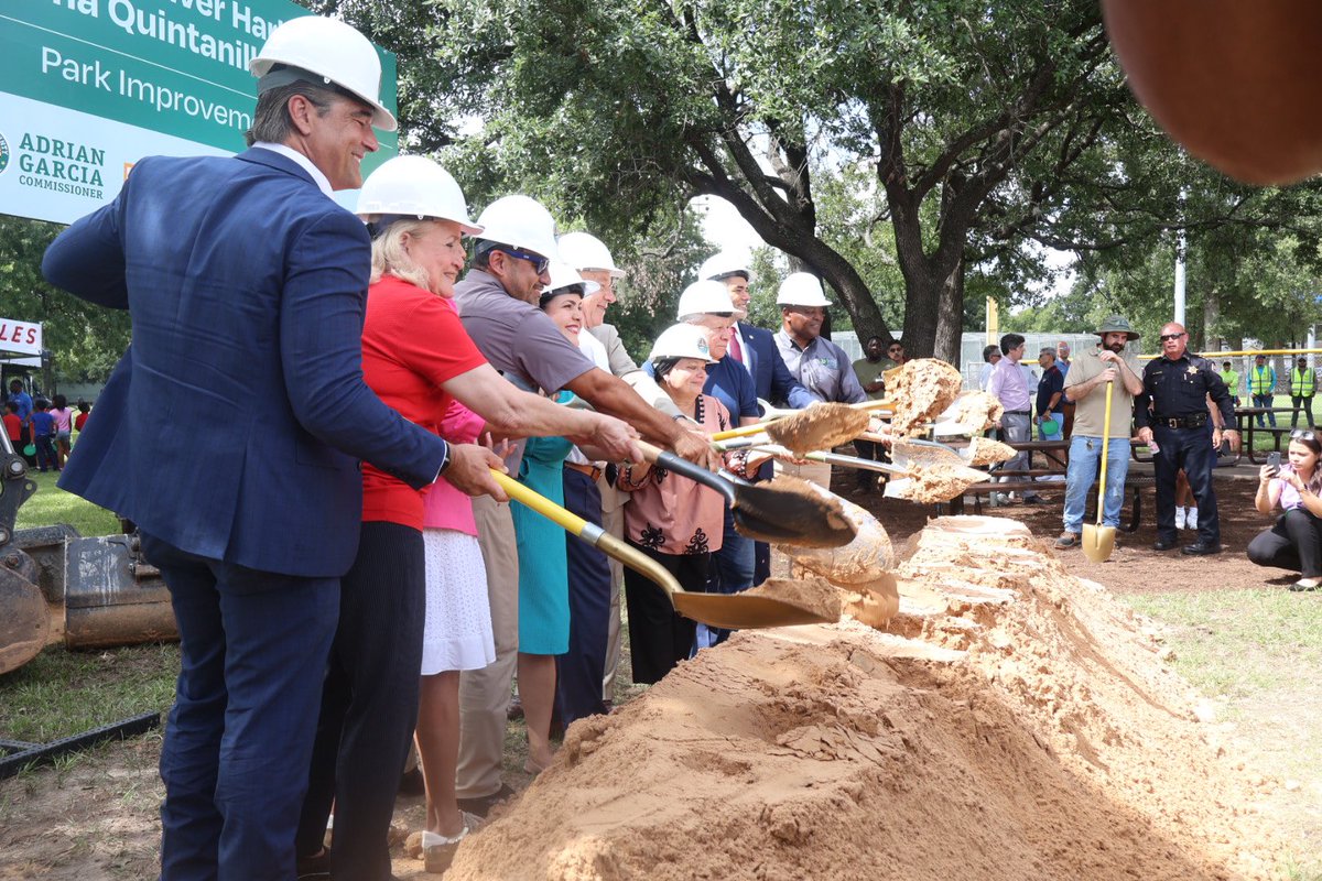 Proud to attend the groundbreaking of Selena Quintanilla Park in Denver Harbor! When we all come together, we can create real change—building parks and investing in our neighborhoods.
