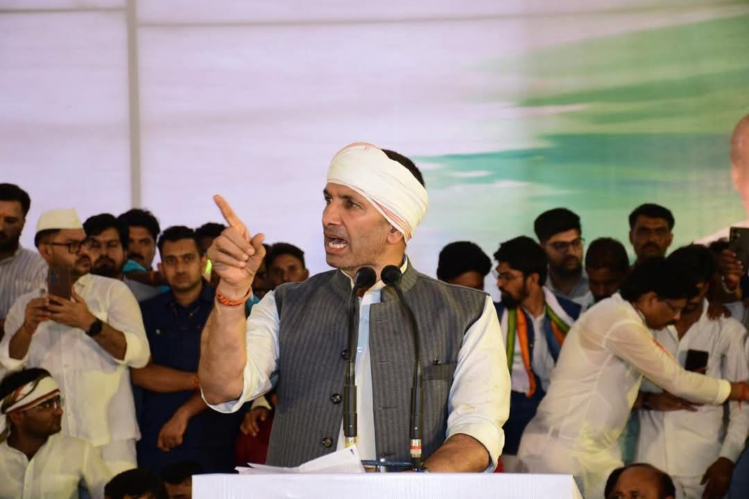 जंजीर उठा और साध मुझे।
हां हां दुर्योधन बांध मुझे।।
#न्याय_सत्याग्रह
#अशोकनगर