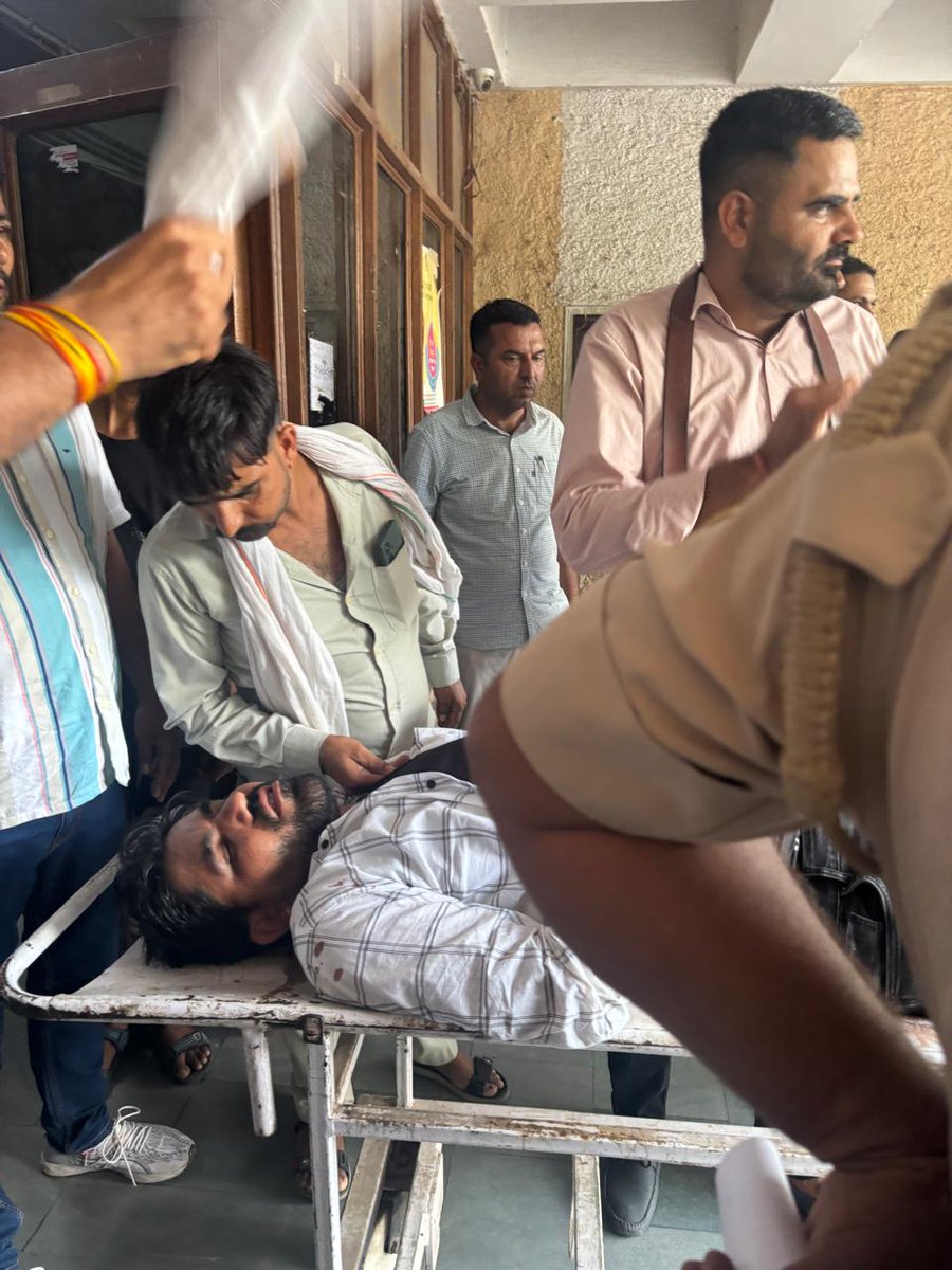 #Bikaner: पंचायत समिति नोखा से बड़ी खबर ....
विकास अधिकारी भोमसिंह इंदा एक बार फिर विवादों में ,VDO संघ के जिला अध्यक्ष रामनिवास भादू के साथ की मारपीट ,VDO भादू के आईं गहरी चोट  ,रिश्वत के लिए काम अटकाने के लगा रहे हैं आरोप 
पूर्व में भी लग चुके हैं भ्रष्टाचार के आरोप 
<a href="/RajCMO/">CMO Rajasthan</a>