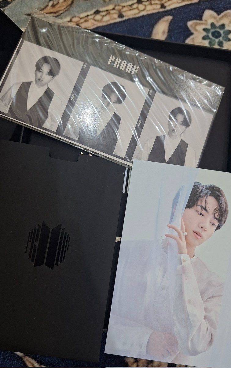 oxygenjeonn's tweet photo. #pasarbts #myARMYjual 
WTS

- bts proof standard edition
- RM30 for all excl postage 

i dont really remember the inclusions apa yg ada tapi postcard jin and photo strip jimin https://t.co/6DpS668Q1g
