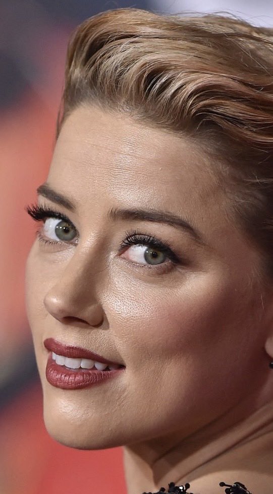 She deserves your nut!💦💦
#AmberHeard
