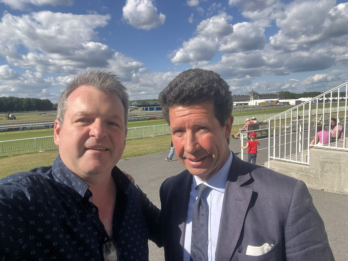 Melbourne Cup-winning trainers everywhere on a Tuesday at Chantilly. 
#TresBien 🇫🇷 🐎 🏆
