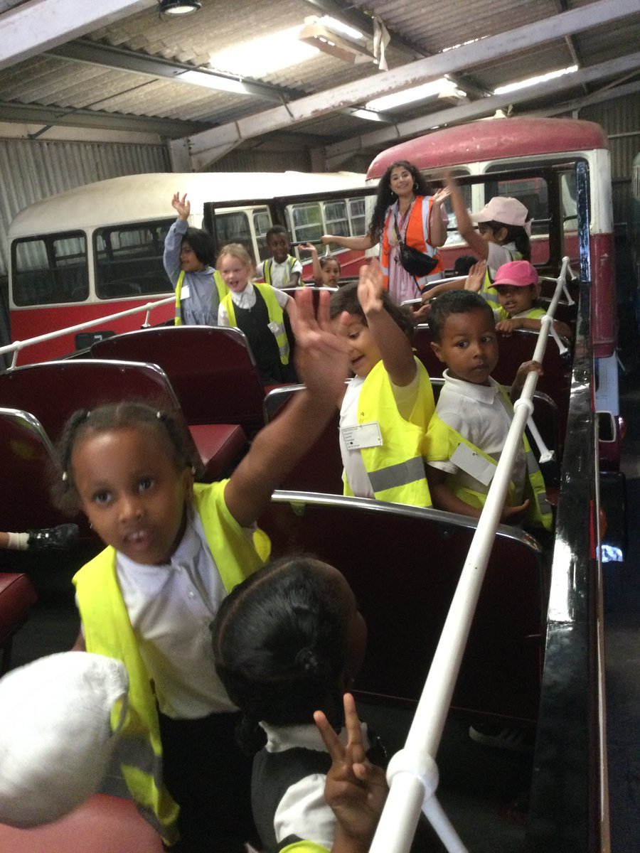 GreetPrimary's tweet image. A wonderful trip at the Wythall Transport Museum for Reception today! Thank you to all the amazing guides. We had a great time and learnt so MANY new things! Also, Miss Woods and Miss Begum had fun impersonating Mary the Milkmaid! 🚋🚒👧