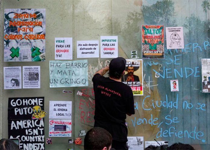 NoFM Radio (@nofm_radio) on Twitter photo Redadas de ICE, Alligator Alcatraz, Marchas Anti-Gentrificación y mucho más que analizar en Honores a la Bandera Podcast. Escucha <a href="/HALBpodcast/">Honores A La Bandera</a> EN VIVO por PATREON y nofm-radio.com Redadas de ICE, Alligator Alcatraz, Marchas Anti-Gentrificación y mucho más que analizar en Honores a la Bandera Podcast. Escucha <a href="/HALBpodcast/">Honores A La Bandera</a> EN VIVO por PATREON y nofm-radio.com
