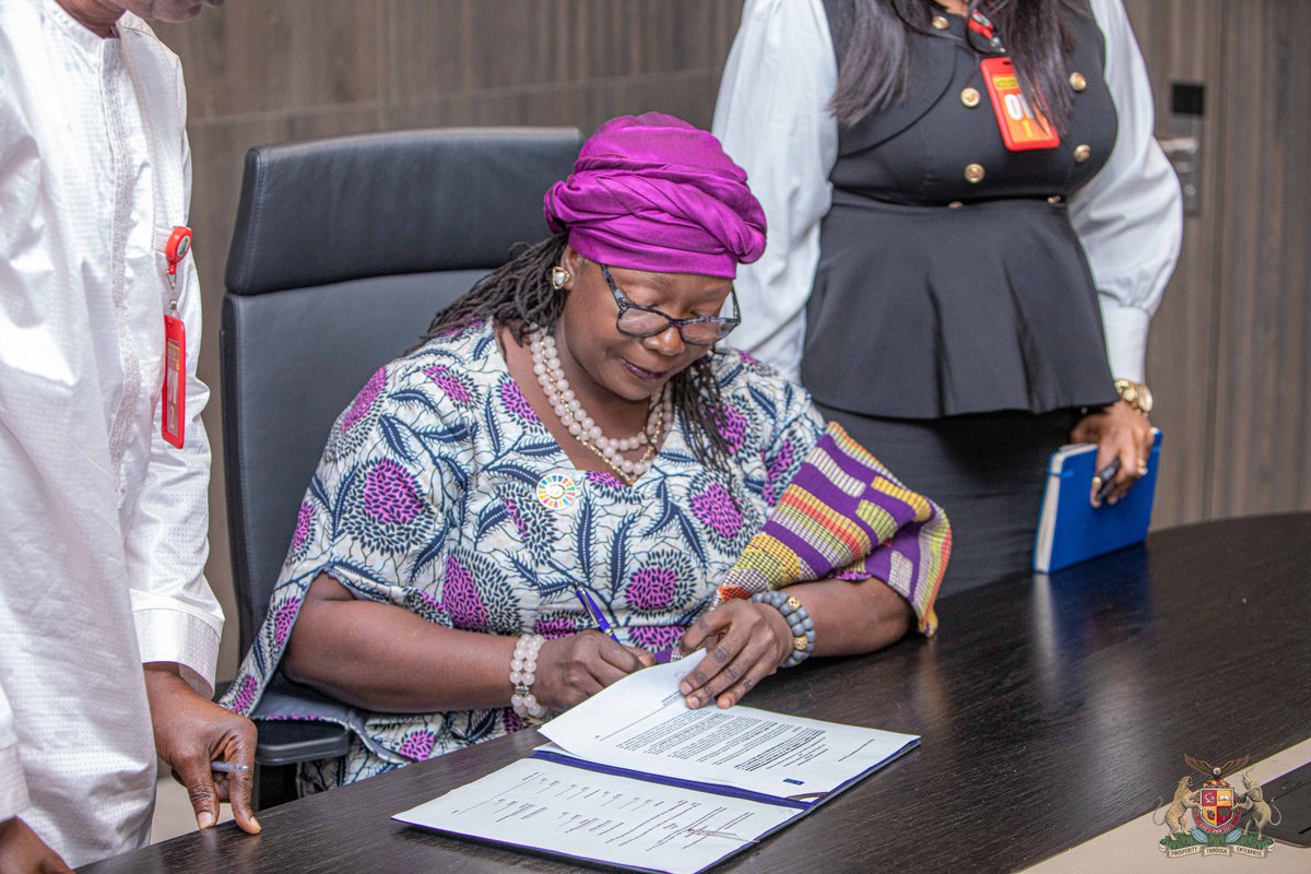 UNDPNigeria's tweet photo. Today, we are entering into a strategic MoU with #AbiaState aimed at accelerating development priorities. Together, we will harness the potential of the youth and turn big ideas into tangible, localised impact that contributes to Nigeria's national progress.
#SmartStates #SDGs https://t.co/QED8luhwoF