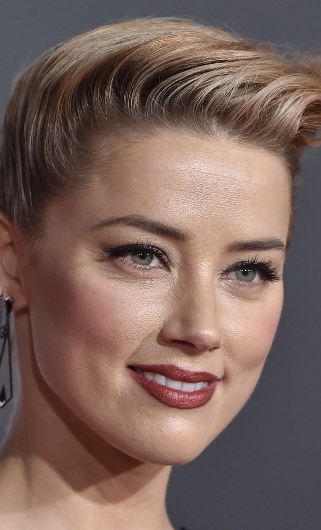 She deserves your nut!💦💦
#AmberHeard