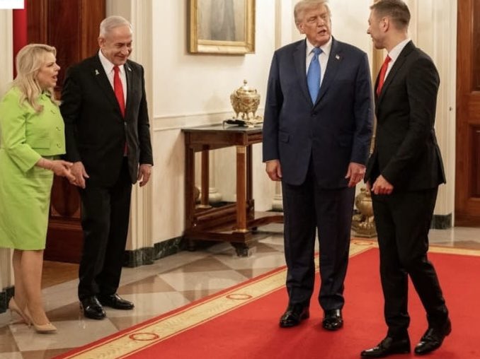 אך איזה תמונה 💚למעלה ממיליון צפיות ותגובות יאיר נתניהו הגיע ללמוד  איך מנהלים את העולם