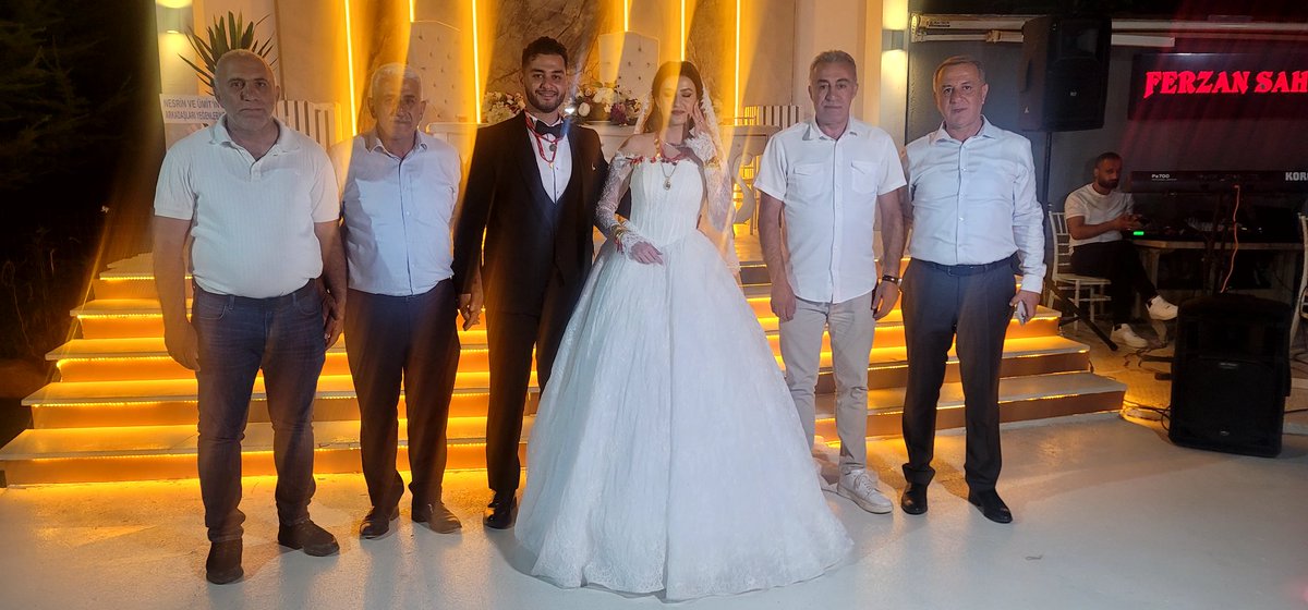 📍 Esinti Düğün Salonu

Yönetim Kurulu Başkanımız Hasan Hüseyin Coşkun, Başkan Yardımcımız Sönmez Aydın ve önceki dönem Yönetim Kurulu Başkanımız Zeynel Açıkgöz ile birlikte, önceki dönem Yönetim Kurulu Başkan Yardımcımız Sn. Ümit Biter'in evladı Mert ile Ezgi’nin düğün