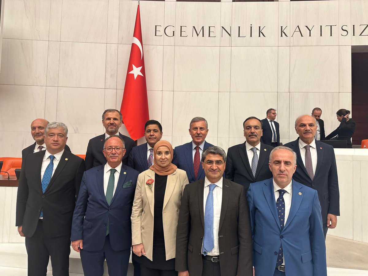 Mehmet Emin Ekmen (@emin_ekmen) on Twitter photo TBMM bu gece, bir kez daha, yargı işlemlerine bir tepki göstermek üzere çalışmalarını erken sonlandırdı. 
Zeydan Karalar’ın tam olarak 10 yıl önceki, gerçekliği tartışmalı, delile dayanmayan bir iddia nedeniyle tutuklanması ne kanun ne de hukuk ile izah edilemez. 
CHP grubunun TBMM bu gece, bir kez daha, yargı işlemlerine bir tepki göstermek üzere çalışmalarını erken sonlandırdı. 
Zeydan Karalar’ın tam olarak 10 yıl önceki, gerçekliği tartışmalı, delile dayanmayan bir iddia nedeniyle tutuklanması ne kanun ne de hukuk ile izah edilemez. 
CHP grubunun