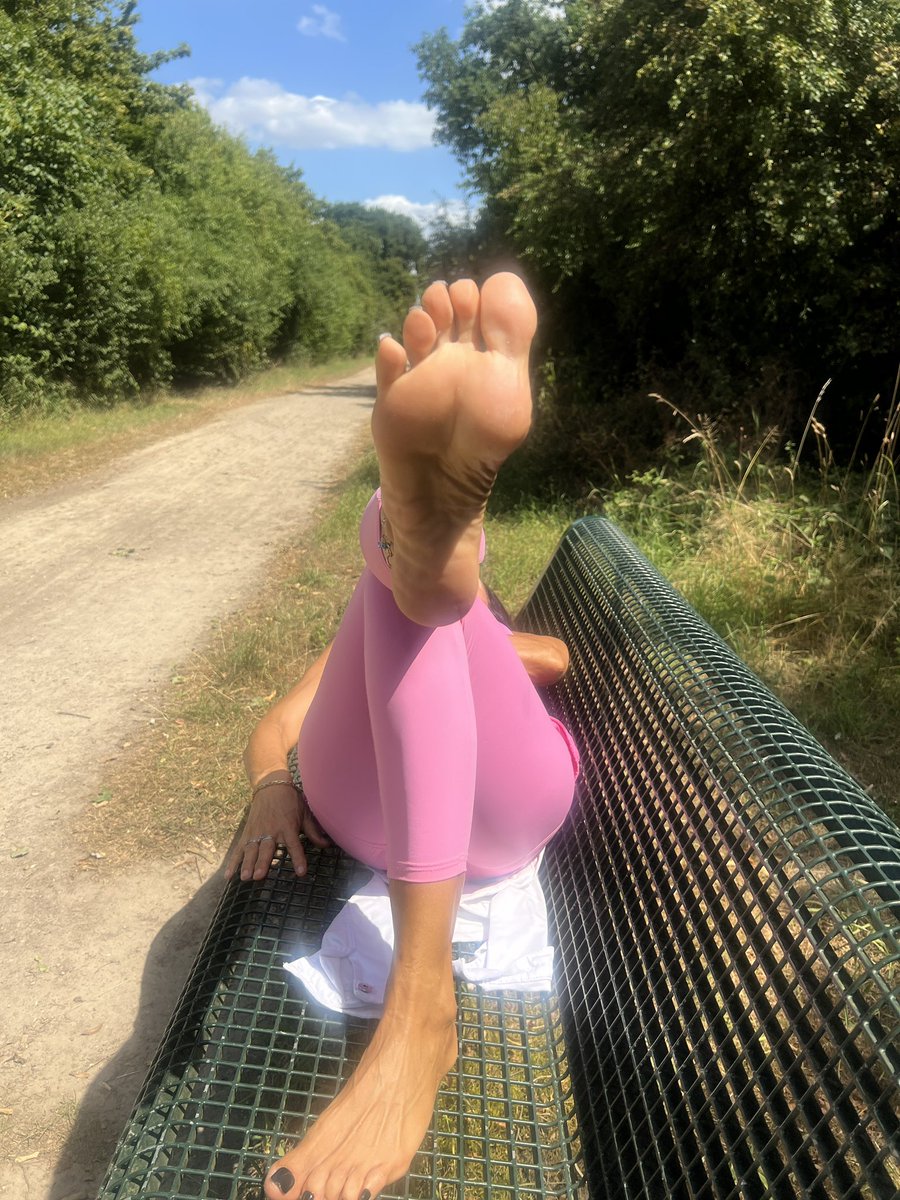 I live large in every way... do you like big feet and tall women who know what they want and take it?
If you want to prove it to me, then write to me👸🇭🇺🫦😈

Findom | Moneyslave | Paypig I HumanATM | Goddess | Herrin |
Domination | sklave |
Zahlschwein | luxusherrin |
Footfetish