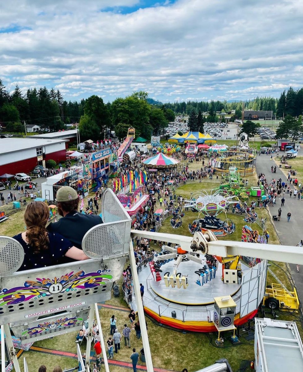 King County Fair hits Enumclaw July 17–20.
Funnel cakes? Check.
Deep-fried everything? Check.
Carnival rides? Check.
Live music and local animals? Check.
Just 30–45 minutes from Mount Rainier. 
Full details and tickets → enumclawexpo.com/p/king-county-… #thingstodo