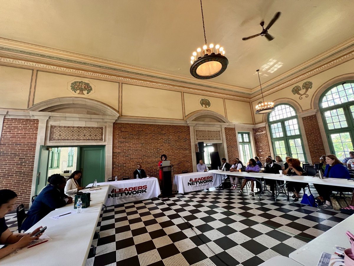 ChicagoCOPA's tweet image. Today, COPA attended the @LN_Chi monthly community meeting. This group of faith & community leaders are working together to improve the west side. This meeting included federal law updates. COPA attends to give info on our role in police accountability. #COPAInTheCommunity