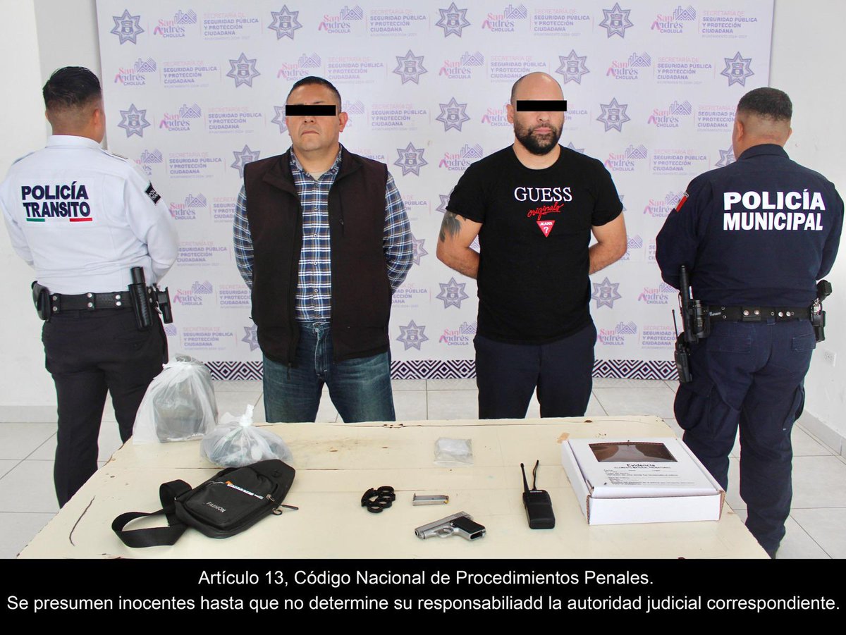 🚔📌 Detienen en San Andrés Cholula a Samuel “N.” de 42 año y Rafael “N.” de 38, por robo a mano armada de una Cadillac Escalade sobre el Periférico Ecológico.

Se les aseguró un arma, un radio de comunicación y el vehículo robado. #Puebla