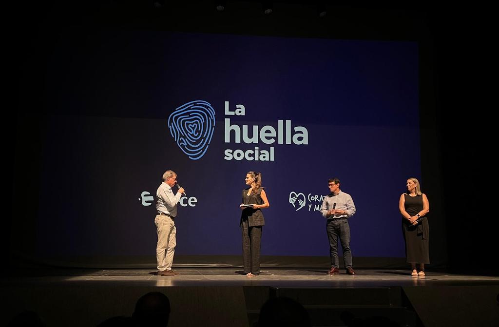 Jorge Gómez se desplazó desde Madrid para visitar viviendas afectadas y realizar labores de peritaje para después facilitar ayudas económicas. “Estar cerca de mis compañeros cuando más lo necesitaban fue lo más importante”, comenta Jorge. #LaHuellaSocial