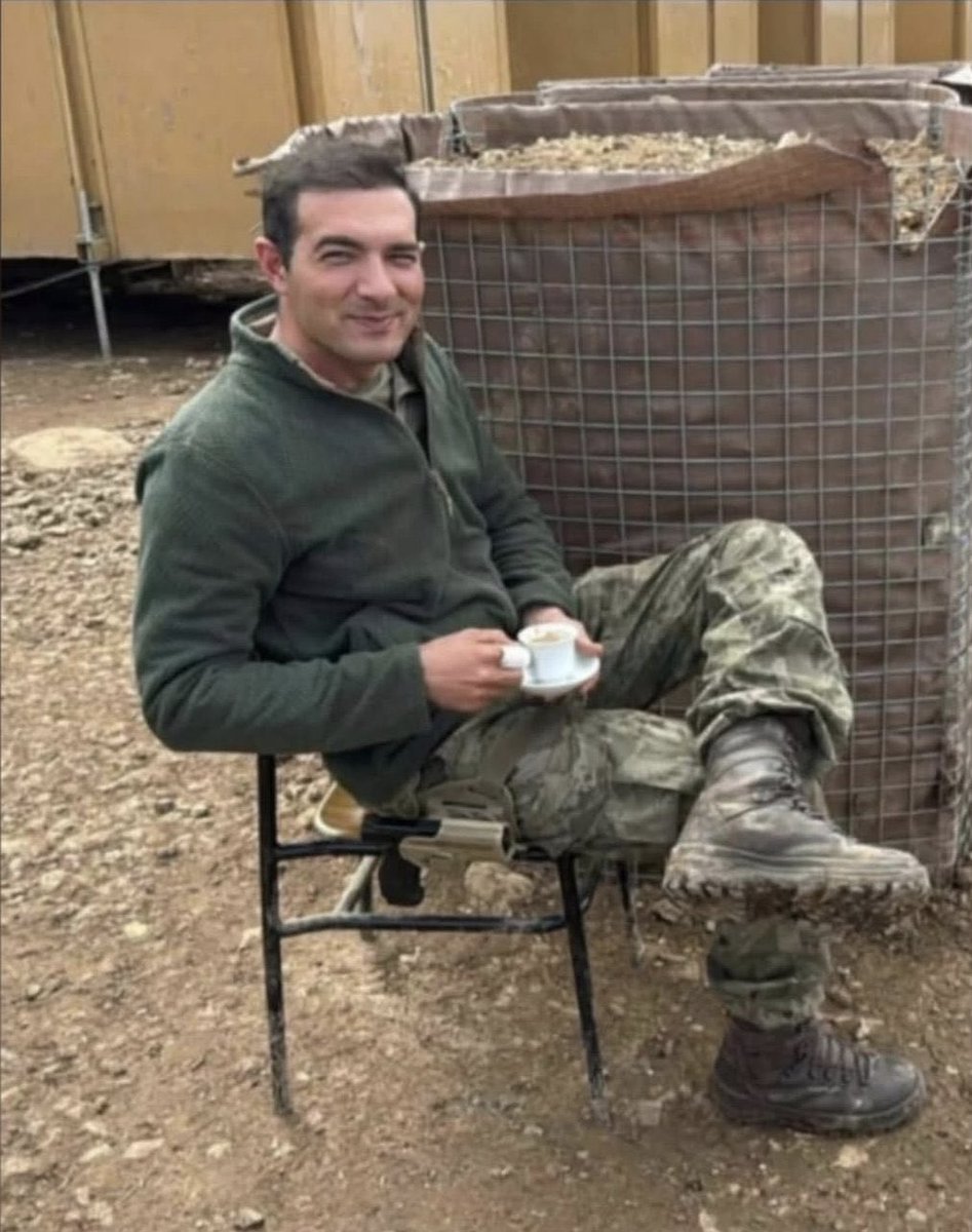 snmesrr's tweet photo. Vatan ve millet  senin için her şeyden üstün, canından bile..Sende gösteriş yok asilsin, yücesin, yediğin helal, içtiğin helal, milletimizi ayakta tutan sensin.İman sende, samimiyet sende..
Şehit P.Tğm. Furkan SERT https://t.co/KYVVNogSVp