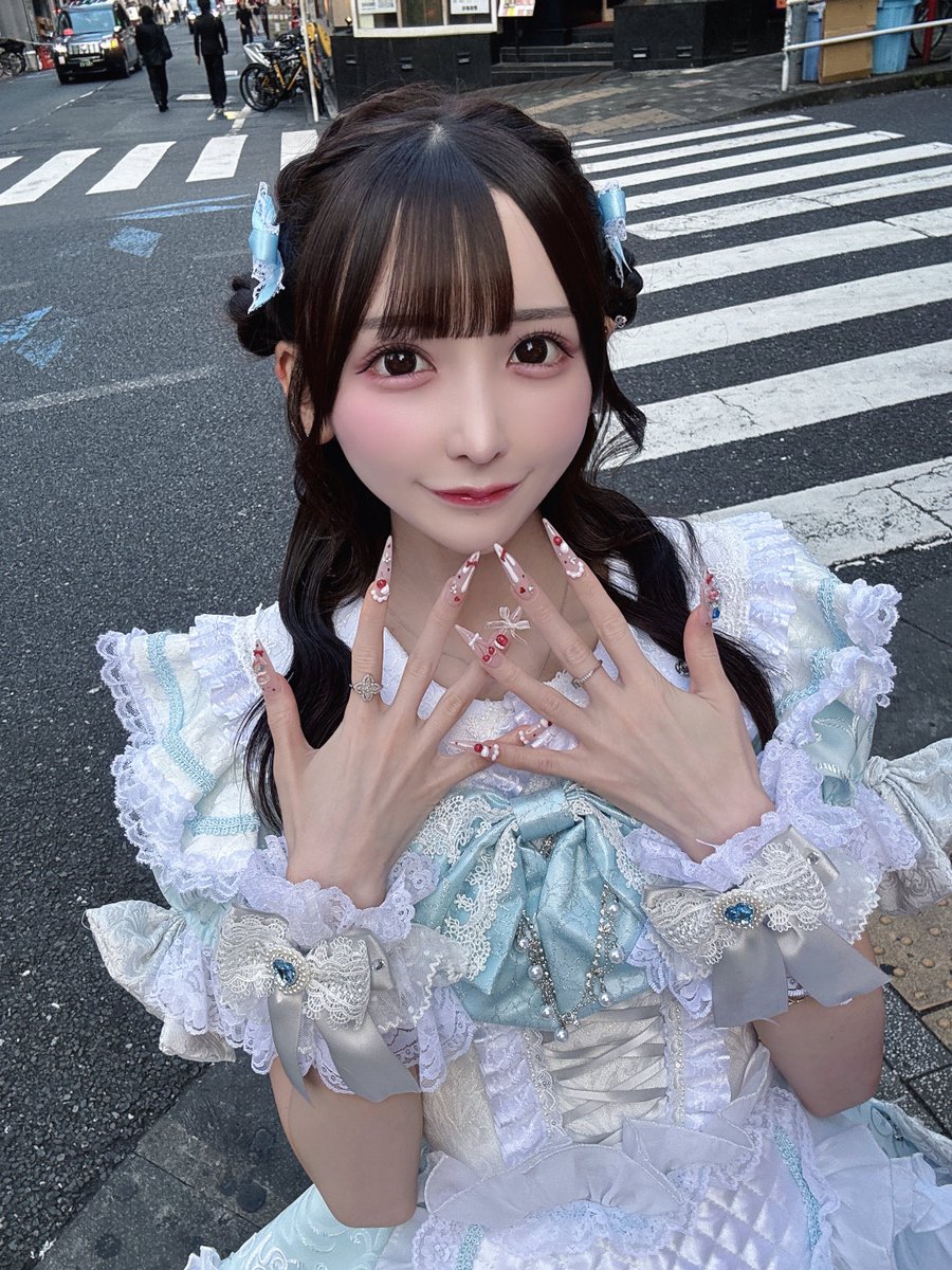 この一時間後、エプロンもパニエも脱ぎ捨てて大泥酔して床にころがって立ち上がれなくなってオタクの顔みて安心し涙して、また酒で汚点作ってしまったキラキラコンカフェ嬢😨🤢🤮✨✨✨✨✨ https://t.co/aFdtGsTpi9
