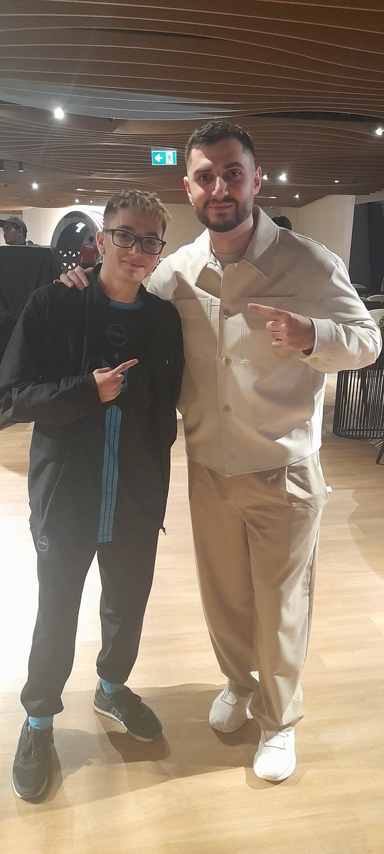 Day 1 at the #EWC and already got to meet the legend himself <a href="/Mixwell/">OTK m1xwell</a> 

Was nice seeing you ❤️