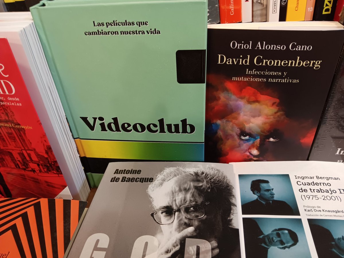 OErrantes's tweet image. En @La_Central_ continúa el libro maravillosamente rodeado y acompañado, entre otros, del libro de @JaumeRV. Muy agradecido: