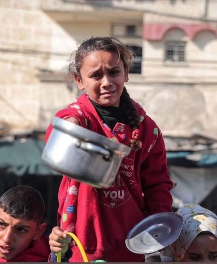 لو..... تدري..... 

"أنثروا القمح على رؤوس الجبال
لكي لا يقال جاع طير في بلاد المسلمين"

ااااه لو تدري من جاع اليوم يا عمر!!!