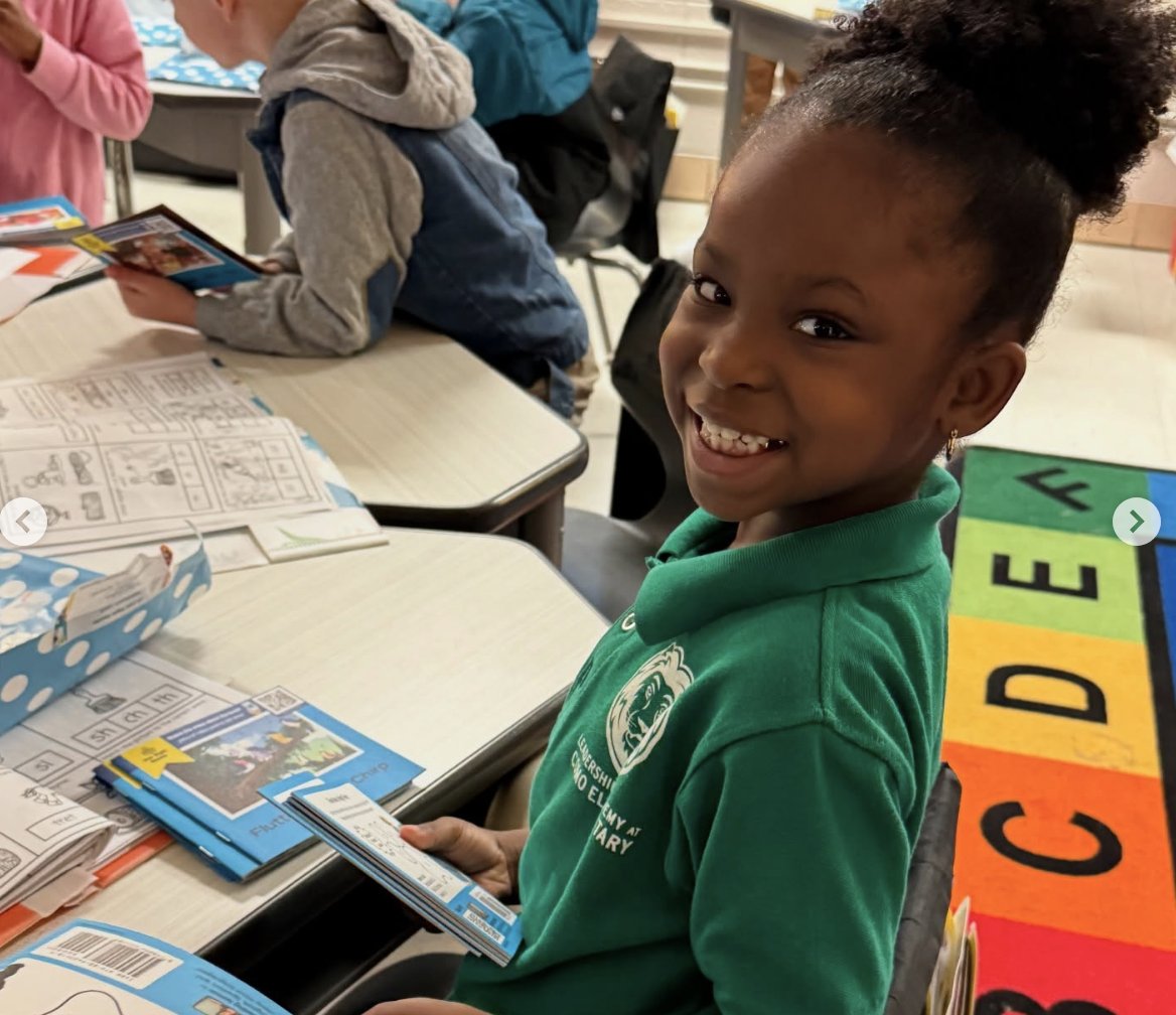 JustRightReader's tweet photo. Back-to-school has us remembering this joyful moment in Fort Worth ISD! 📚 Students couldn’t get enough of their Take Everywhere Literacy Packs—they didn’t want to put them down! Smooth delivery + easy rollout across 5 campuses = win!
#JustRightReader #BackToSchool #EarlyLiteracy https://t.co/TeQTH1Br84