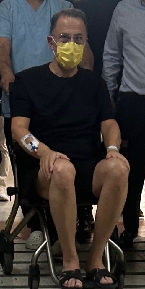 serbestiyetweb's tweet photo. Tutuklu Beylikdüzü Belediye Başkanı Murat Çalık, lenfoma şüphesiyle ameliyat olduktan sonra yeniden cezaevine gönderilmesine karar verildi. https://t.co/CYW04eOoeE