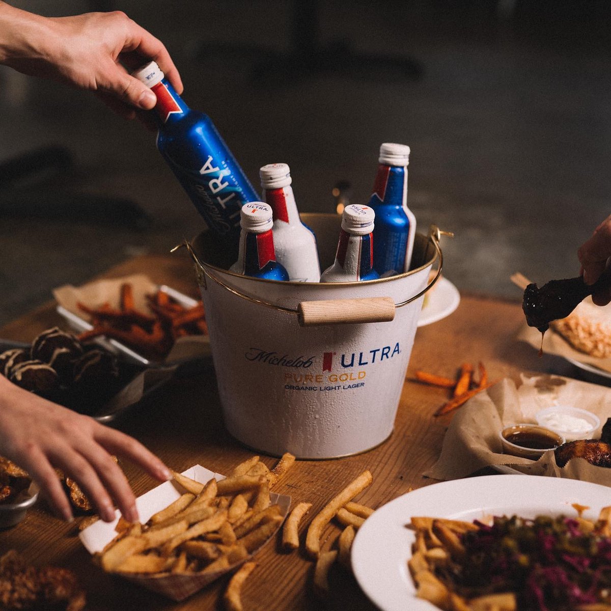 Two_Brothers_'s tweet image. Great drinks, even better company. Join us for Happy Hour, Tuesday through Friday from 3–5 PM. Let’s make your afternoon golden! ☀️🍻
View our menu: link-pro.io/OmHAc21
#Mississippi, #Starkville, #StarkvilleMS