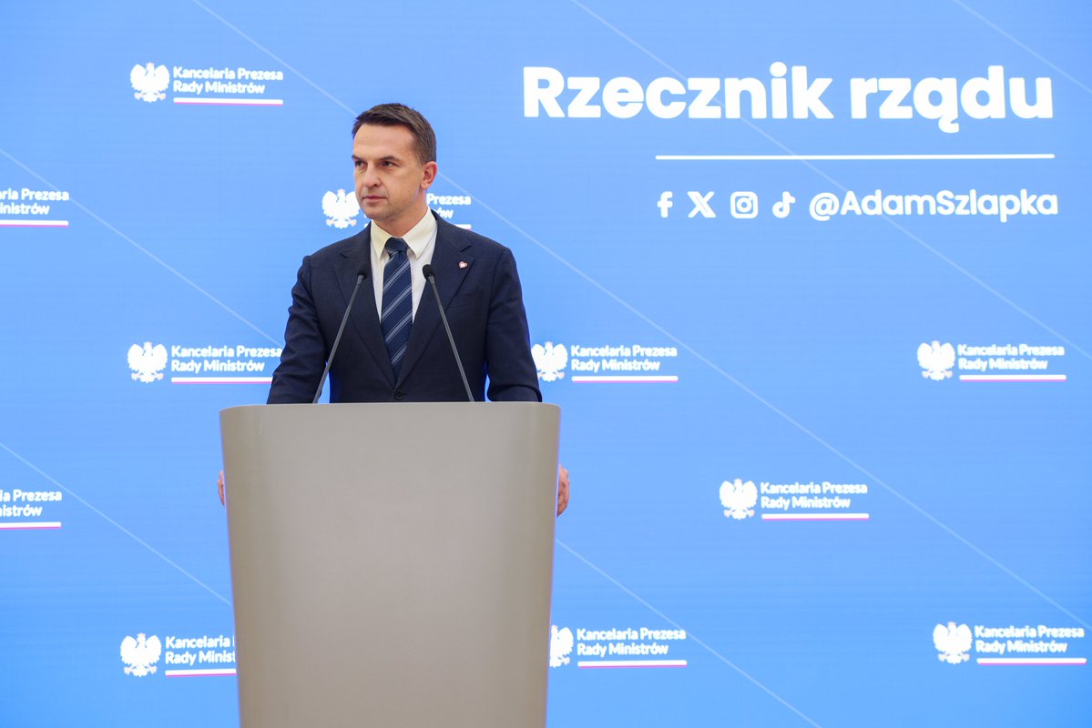 KPRM_CIR's tweet image. 📰 KOMUNIKAT | Instytucje państwowe i służby monitorują na bieżąco aktualną sytuację pogodową i są w gotowości - zapewnił podczas konferencji prasowej Rzecznik rządu @adamSzlapka. Podczas konferencji prasowej poruszył także sprawę przywróconych kontroli granicznych, które już…