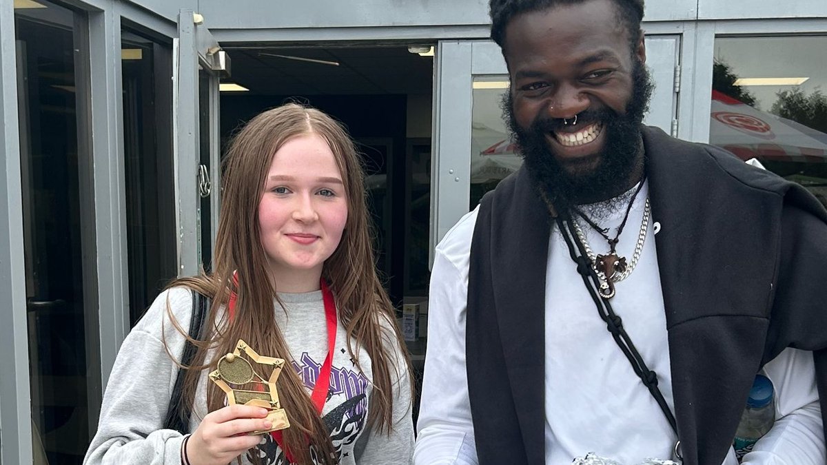 Chessbrookesc's tweet image. 🎾𝐓𝐞𝐧𝐧𝐢𝐬 𝐅𝐞𝐯𝐞𝐫🎾

Wimbledon might be the headline event this month but our @KingsTrust students have been working alongside tennis coaches at Gosling Park to improve their skills.

Last week individuals took home trophies &amp;amp; medals for their performance &amp;amp; progress!🏆