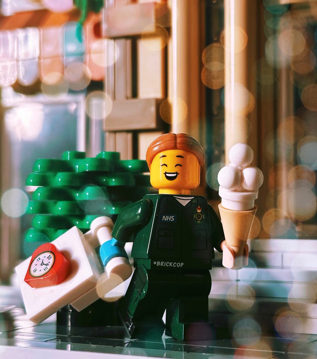 Brick_Cop's tweet image. We’ve had a number of serious medical incidents over the last few weeks, it’s part & parcel of Emergency Response.
Each time we’ve arrived to our amazing @Ldn_Ambulance and @LDNairamb colleagues doing amazing things to save lives.
Thank you all on #InternationalParamedicsDay 🚨