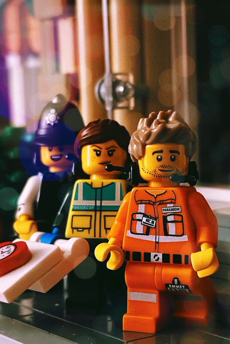 Brick_Cop's tweet image. We’ve had a number of serious medical incidents over the last few weeks, it’s part & parcel of Emergency Response.
Each time we’ve arrived to our amazing @Ldn_Ambulance and @LDNairamb colleagues doing amazing things to save lives.
Thank you all on #InternationalParamedicsDay 🚨