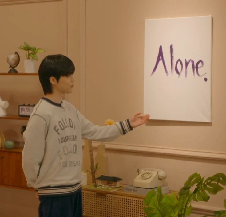joon_lovebot's tweet photo. armys when its 0.01s into ARMY day and none of the bts members are live: https://t.co/bl2EmIZMGd