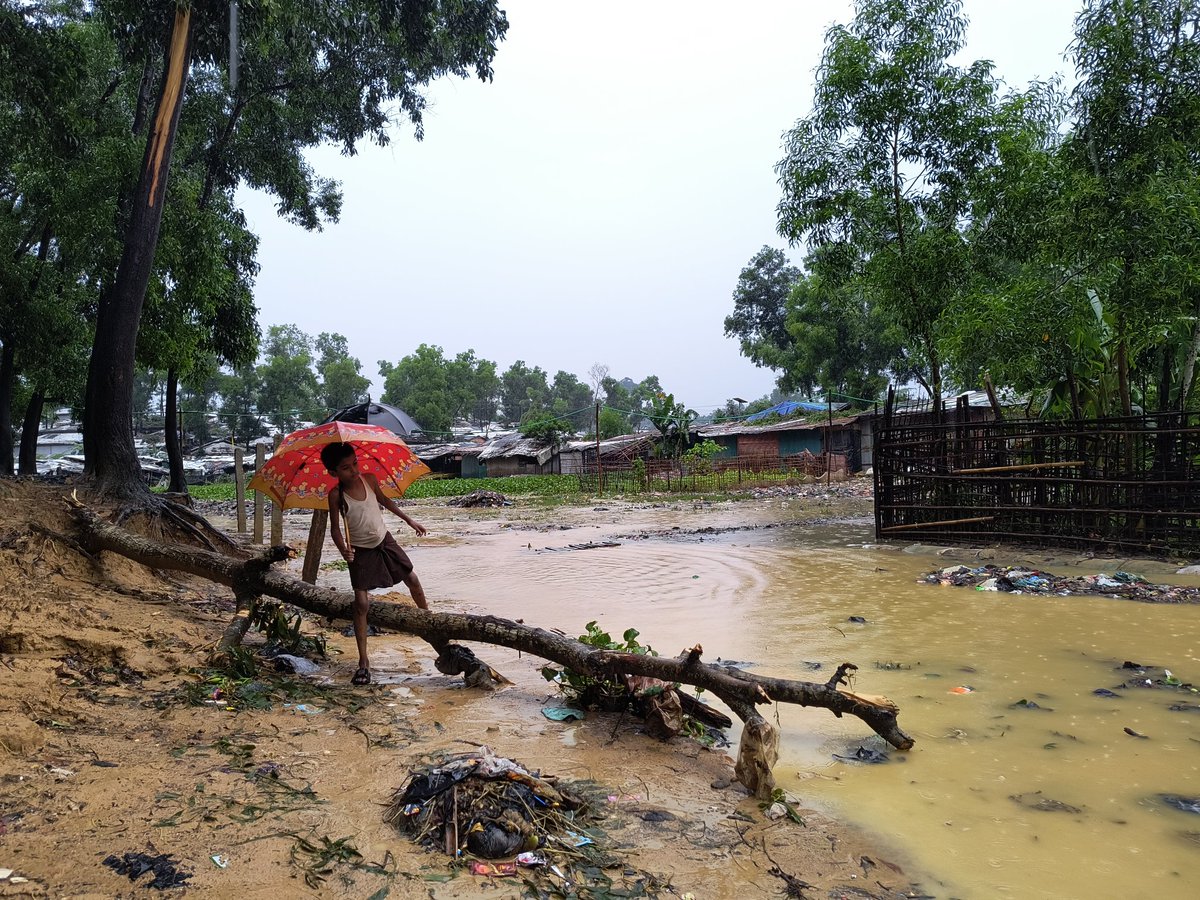 Rohingya_PS's tweet photo. Devastating flash floods overwhelm Rohingya refugee camps, displacing families again and again. 🌧️💔

 Photos by @Rohingyasalimkh

#DevastatingLoss #flashflooding https://t.co/4CTZhSg7J7