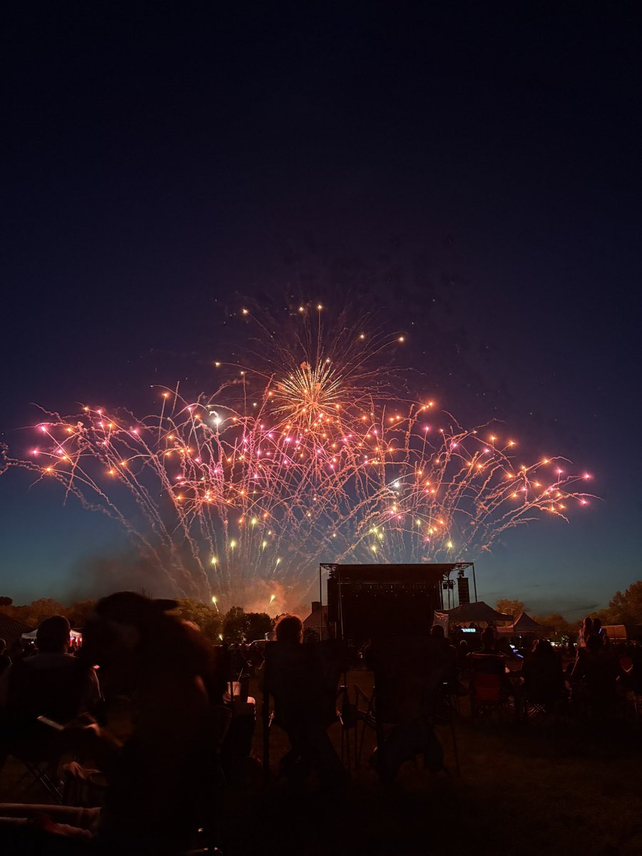 breannajmaher's tweet image. Thousands gathered in Maumee, Ohio for incredible worship by @bethelmusic and prayer for our Nation 🇺🇸 hosted by @theChurchMaumee ✝️🎆 Great turn out! Got to represent @TPAction_ & spoke w God fearing patriots who desire revival here in Toledo!!