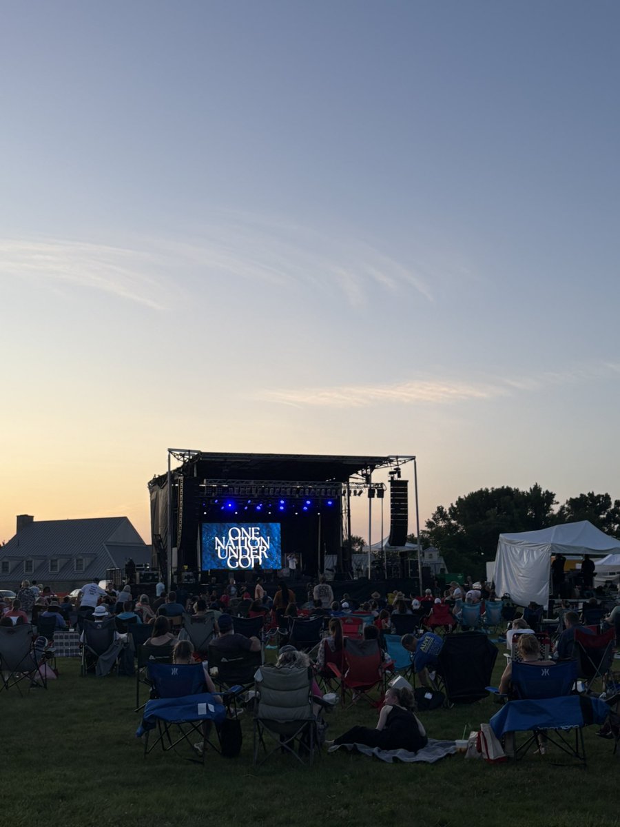 breannajmaher's tweet image. Thousands gathered in Maumee, Ohio for incredible worship by @bethelmusic and prayer for our Nation 🇺🇸 hosted by @theChurchMaumee ✝️🎆 Great turn out! Got to represent @TPAction_ & spoke w God fearing patriots who desire revival here in Toledo!!