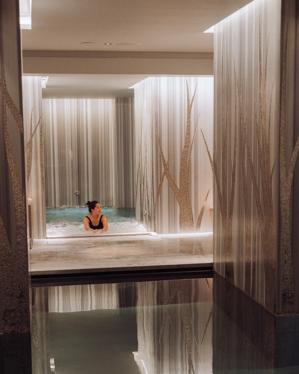 FSTowerBridge's tweet image. Who says you have to wait for the weekend? Treat yourself to a midweek spa escape — the most luxurious way to split the week. ✨

📸: @/keikeitravels 

#spaday #fstowerbridge #spa #pool #londonspa #wellness #fourseasons #cityoflondon