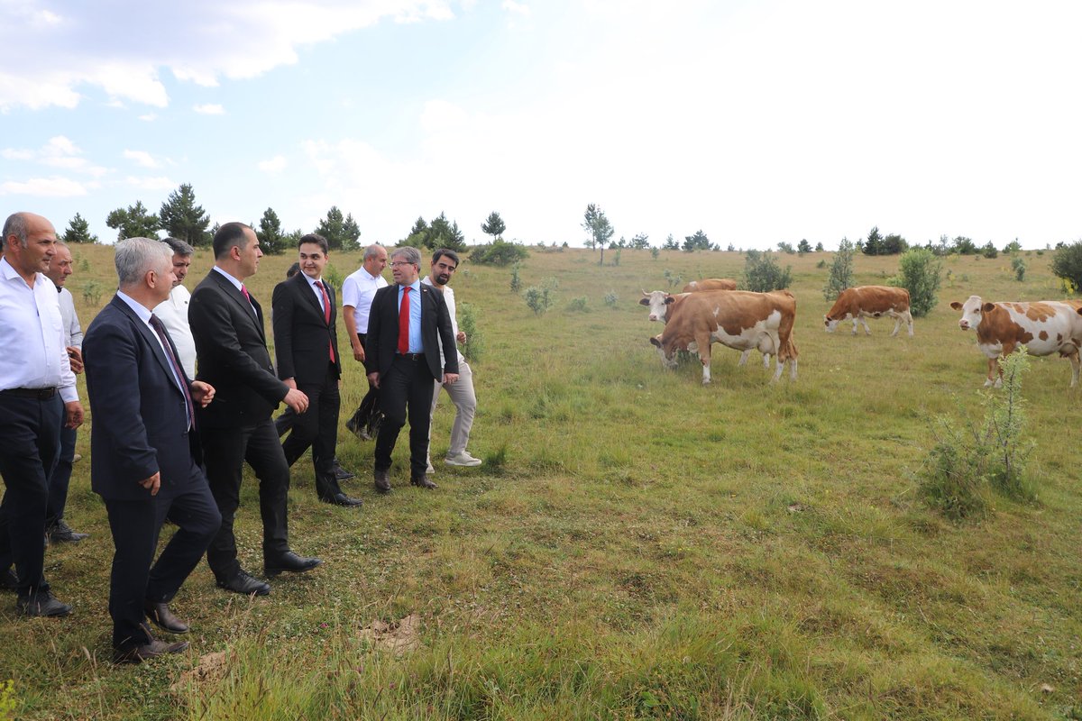 Valimiz Sn. <a href="/firattasolar/">M. Fırat Taşolar</a>, Yapraklı Kaymakamı Sn. Mehmet İbrahim Tiyek, İl Genel Meclisi Başkanı Sn. Ahmet Ulusoy, İl Özel İdaresi Genel Sekreteri Sn. Yüksel Çelik, İl Tarım ve Orman Müdürü Sn. Latif Candan ve AFAD İl Müdürü Sn. Ahmet Matur ile birlikte Yapraklı ilçemizin