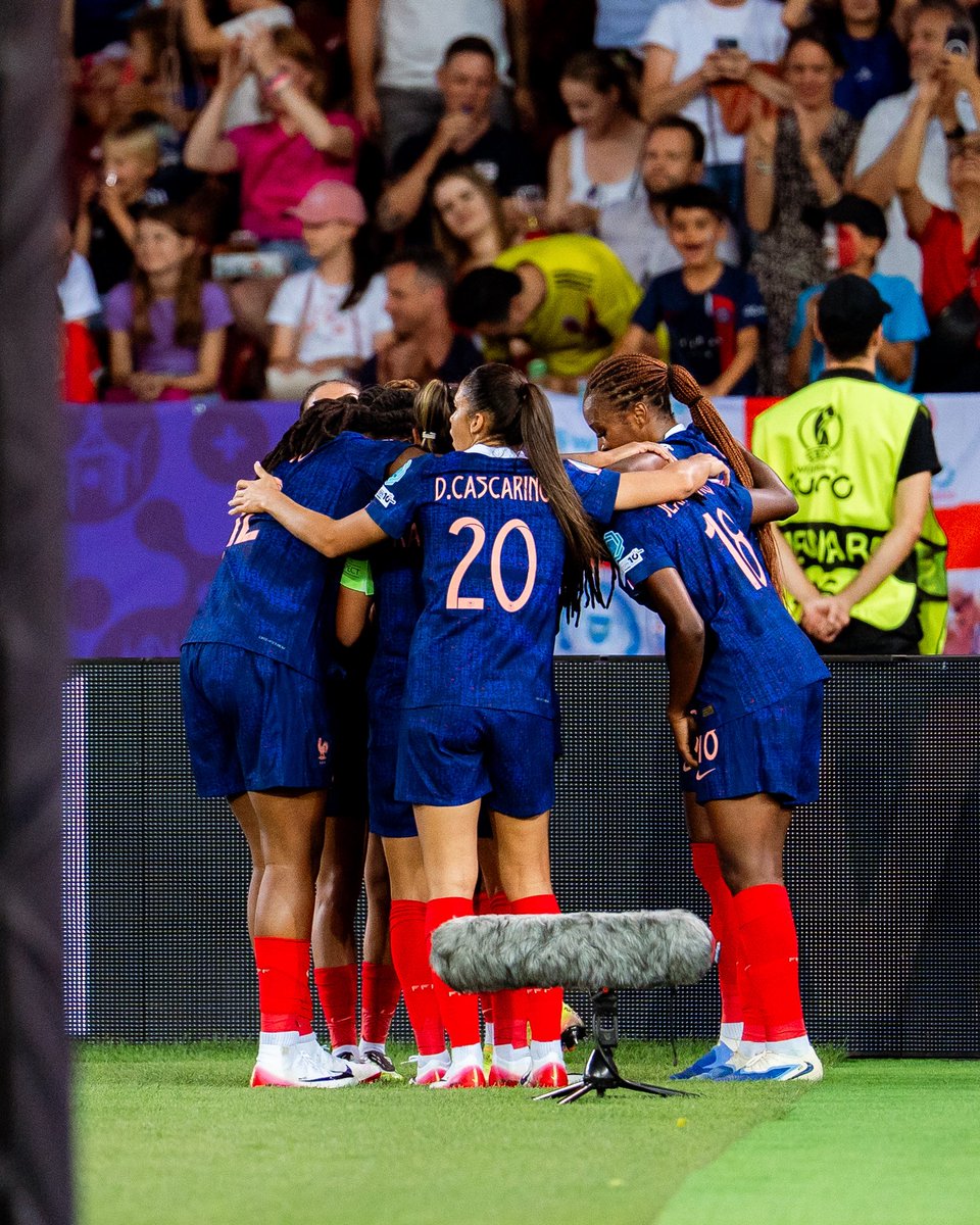delphsix's tweet image. 💙🤍❤️ @equipedefrancef @weuro2025
#fiersdetrebleues