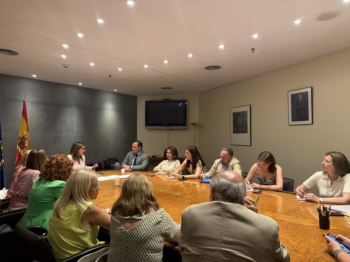 Reunión de coordinación con nuestros senadores con responsabilidades en las áreas de Sanidad y Política Social. Una prioridad para <a href="/NunezFeijoo/">Alberto Núñez Feijóo</a> y para todo el <a href="/ppopular/">Partido Popular</a>: fortalecer los servicios públicos y poner a las personas en el centro de la acción política.