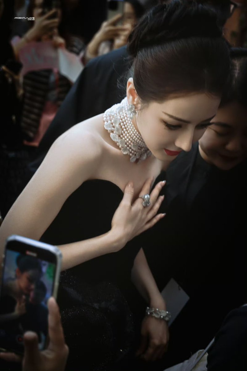 等待一天的你终于出现

 #DilrabaXMIKIMOTO
#DilrabaDilmurat 
#Dilraba