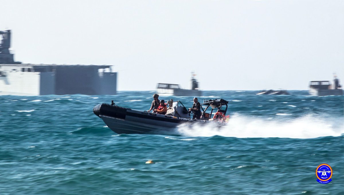 La <a href="/Armada_esp/">Armada</a> realizó esta mañana un espectacular desembarco anfibio en la Playa de La Malagueta. 

Participaron el L61 Juan Carlos I, L-51 Galicia, varios medios de la #FLOAN e Infantes de Marina. 
.
.
Fotos📸: Raúl Lacárcel
<a href="/Defensagob/">Ministerio Defensa</a> <a href="/EMADmde/">Estado Mayor Defensa 🇪🇸</a> <a href="/Web_AME/">Aeronaves Militares Españolas</a>