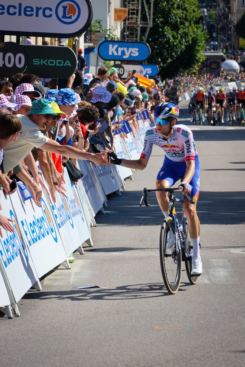 Quentin Thirot (@qthirot) on Twitter photo Quel bohneur d’avoir pu assister à cette 4ème étape du #TourDeFrance2025 qui se concluait en spectacle à <a href="/Rouen/">Ville de Rouen</a>
Quelle énergie et quelle ferveur pour cette arrivée dans notre si belle ville 🔥 Quel bohneur d’avoir pu assister à cette 4ème étape du #TourDeFrance2025 qui se concluait en spectacle à <a href="/Rouen/">Ville de Rouen</a>
Quelle énergie et quelle ferveur pour cette arrivée dans notre si belle ville 🔥
