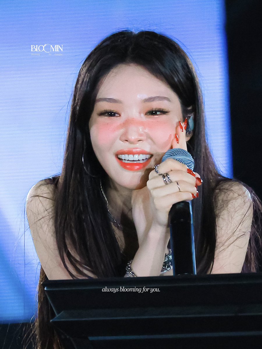 BLOOMIN29's tweet photo. 250706 NEXTWAVE

💙💙💙

#청하 #CHUNGHA @CH_CHUN9HA https://t.co/qCphSoXZy1