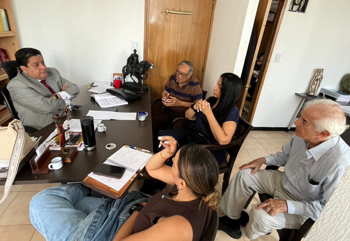 #7Jul Reunión de Secretarias Administrativas junto a <a href="/edgarzambranoad/">Edgar Zambrano</a> primer vicepresidente nacional de <a href="/ADemocratica/">Acción Democrática</a> en Resistencia bajando línea partidista nacional a seguir. El partido de Rómulo Betancourt sigue vigente.