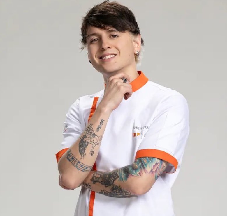 Joxvelezz's tweet photo. pues no sé el tuyo, pero mi ídolo es cantante, actor, streamer y chef https://t.co/yUCcE4kAdX