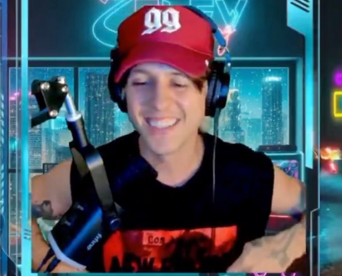Joxvelezz's tweet photo. pues no sé el tuyo, pero mi ídolo es cantante, actor, streamer y chef https://t.co/yUCcE4kAdX