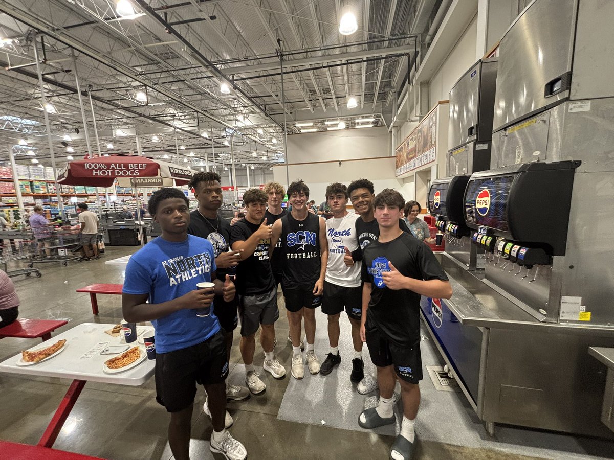 matkins2_'s tweet image. Goodfellas to Costco after practice 
@robertpomazak @SCNFBOFFICIAL