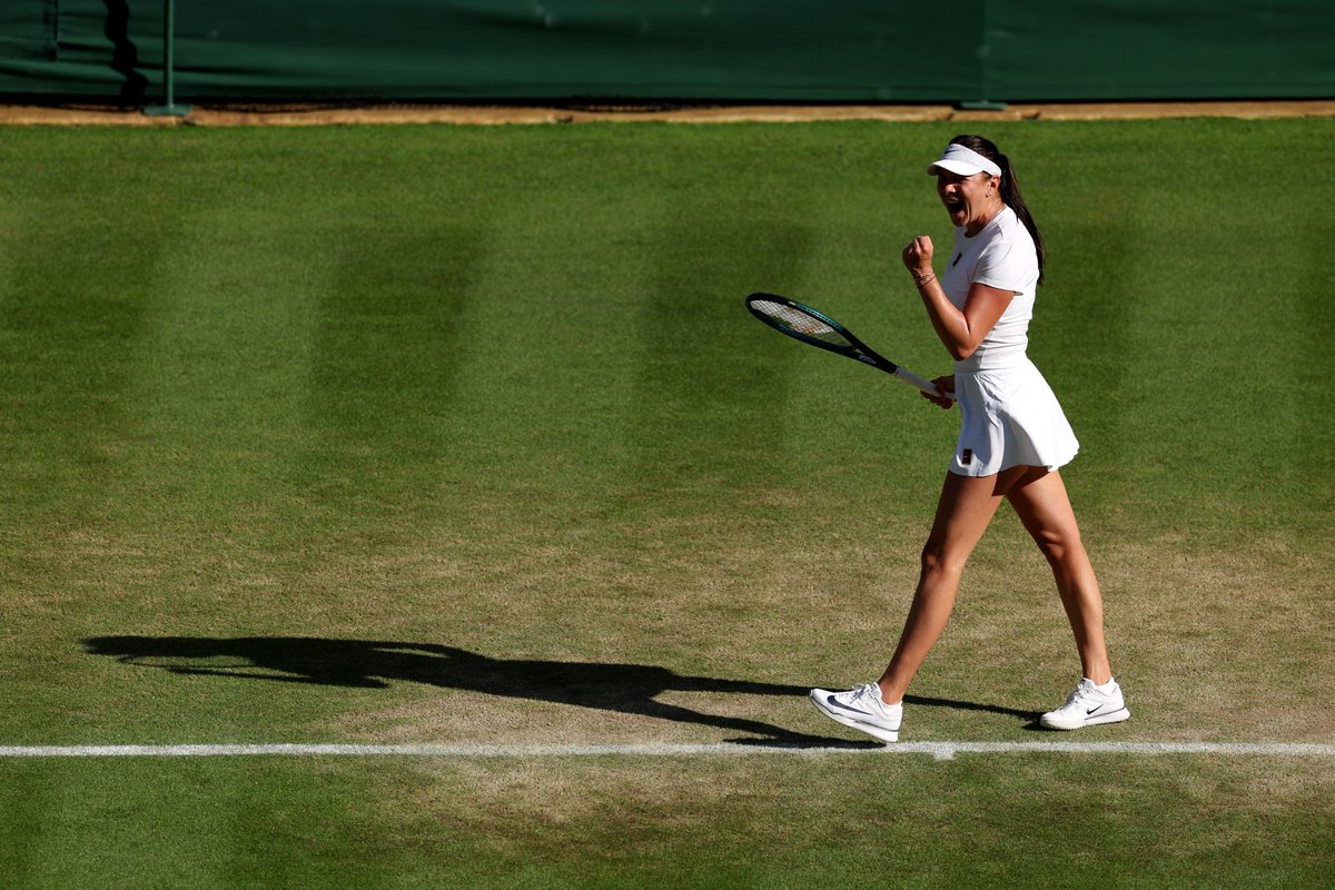 QueensTennis's tweet image. Loving her British summer 😍
@AnisimovaAmanda follows up a first grass court final at the #HSBCChampionships with a maiden @Wimbledon semi-final!