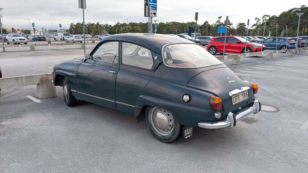 Un jour dans la rue à Visby
Saab 96