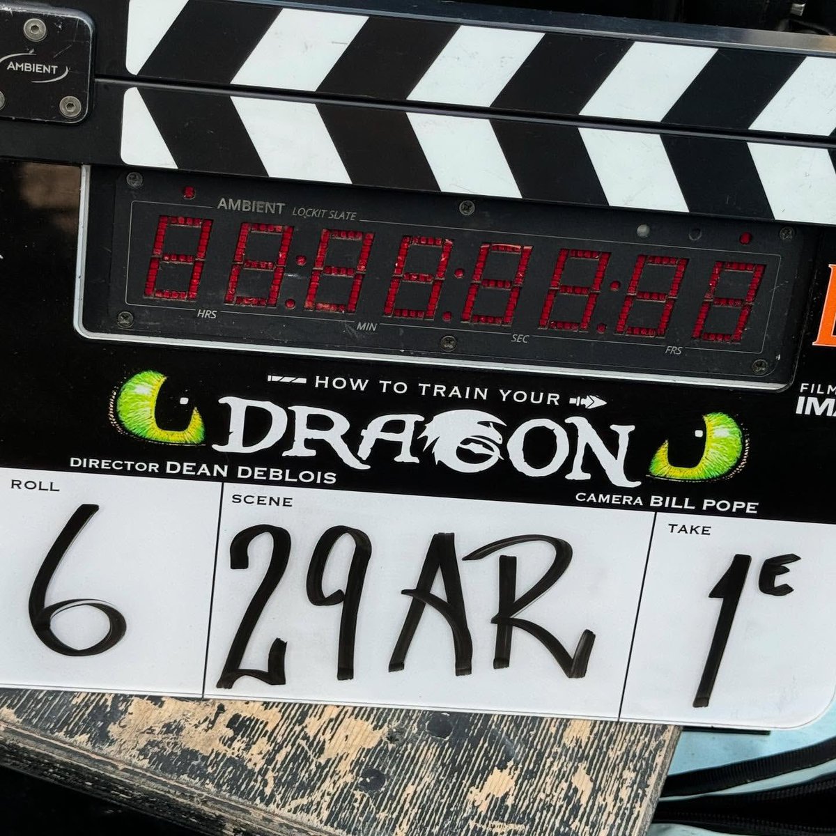 _lanmong's tweet image. 드래곤 길들이기 봤는데
아무래도 당연히 드래곤이 너무 좋은데
인간인 주제에 드래곤 구하겠다고 자꾸
자기를 던지는 히컵이나 그러면 또 걔 구하러
여기저기 날아가는 투슬리스 때문에 좋아 죽음
펫이라 하지만 둘이 똑같이 왼쪽을 잃을 때부터
자신 외의 존재랑은 나눌 수 없는 걸 나눴다는 게