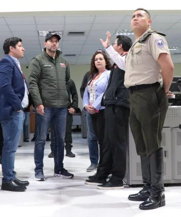 ECU911_'s tweet photo. 📍Ambato | En la Coordinación Zonal 3, el Director General del #ECU911, @JCPaladines, continúa su agenda territorial supervisando los procesos de coordinación de emergencias y el trabajo conjunto con las entidades articuladas.

Este recorrido refuerza el compromiso institucional de brindar una atención oportuna y eficiente ante cualquier emergencia.

#ECU911BrindaSeguridadIntegral